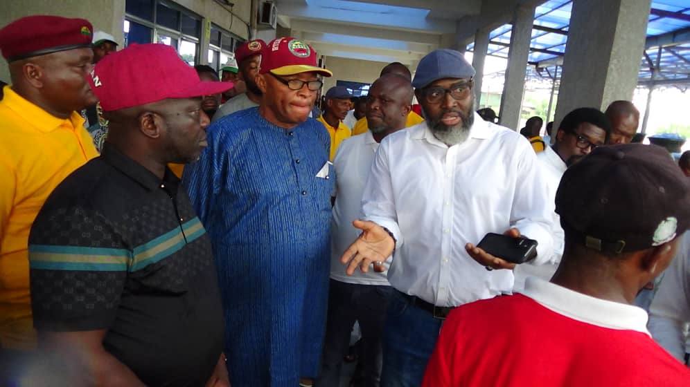 Edo_Environment's tweet photo. Edo State Ministry of Environment &amp; Sustainability commemorate this year #EarthDay2023 with a sensitization rally along major streets in Benin City Metropolis and a stop by at the Benin City Central Park.

#InvestInOurPlanet #EdoFirst #KeepEdoClean https://t.co/FBHNXd52ai