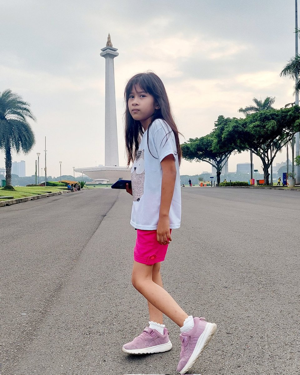 marthaadel's tweet photo. Aku dan monas https://t.co/T06o7OjebJ
