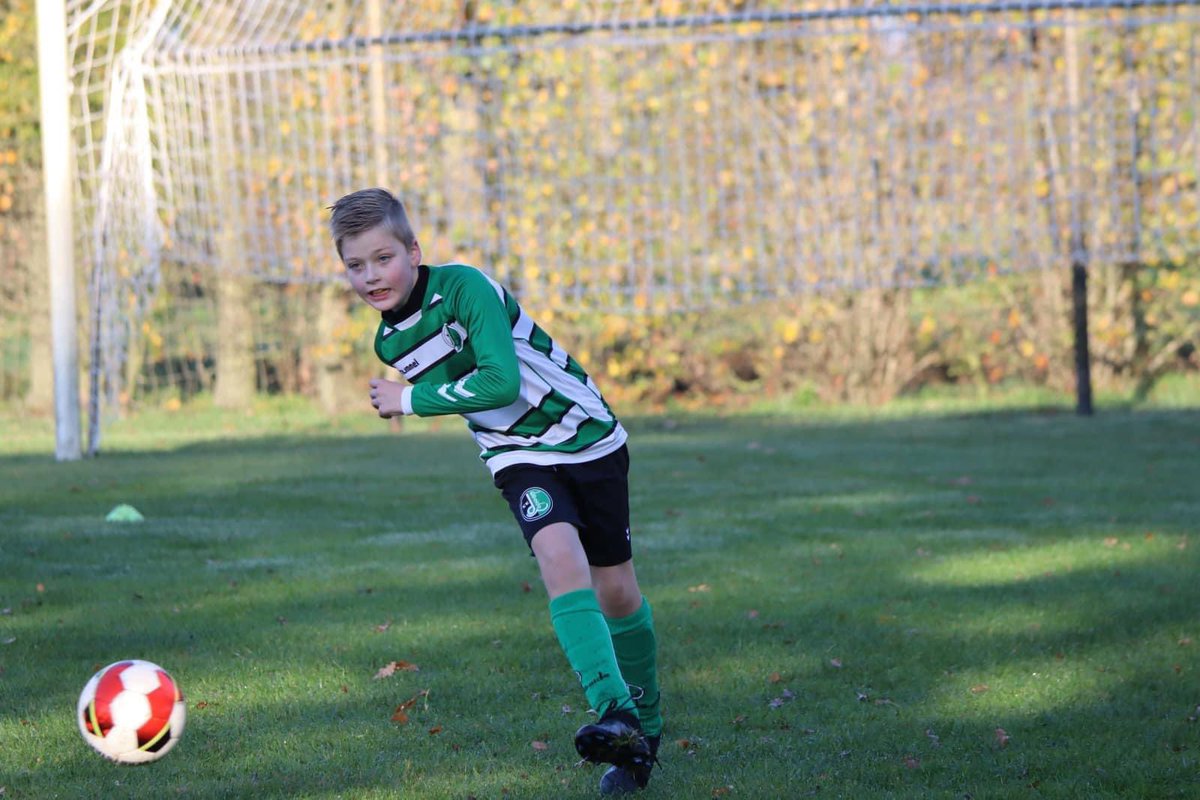 deweide's tweet photo. Matchday! Vanmiddag om 15:00 uur ontvangen wij @SVBorger0599! Pupil van de week is Ezra Martens uit de JO9-3 🏆

Kom jij onze mannen vanmiddag aanmoedigen? #matchday #3eklasseD https://t.co/QVBdmQkcTw