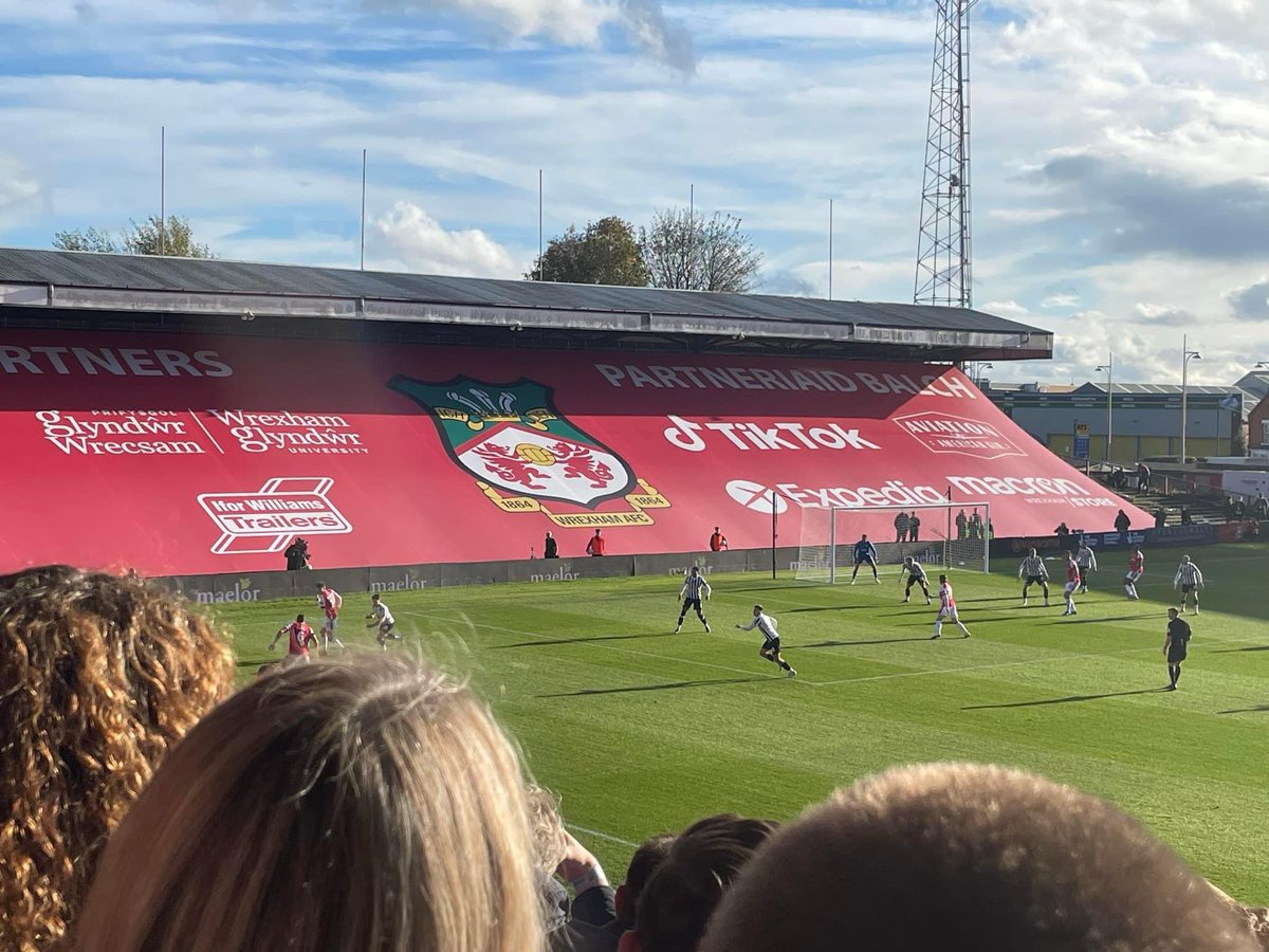 Commonwoodleisu's tweet photo. Wishing the best of luck today to @Wrexham_AFC @RMcElhenney @VancityReynolds let’s all get behind them and make some noise C’mon you reds Up the Town https://t.co/m8kNREPoyc
