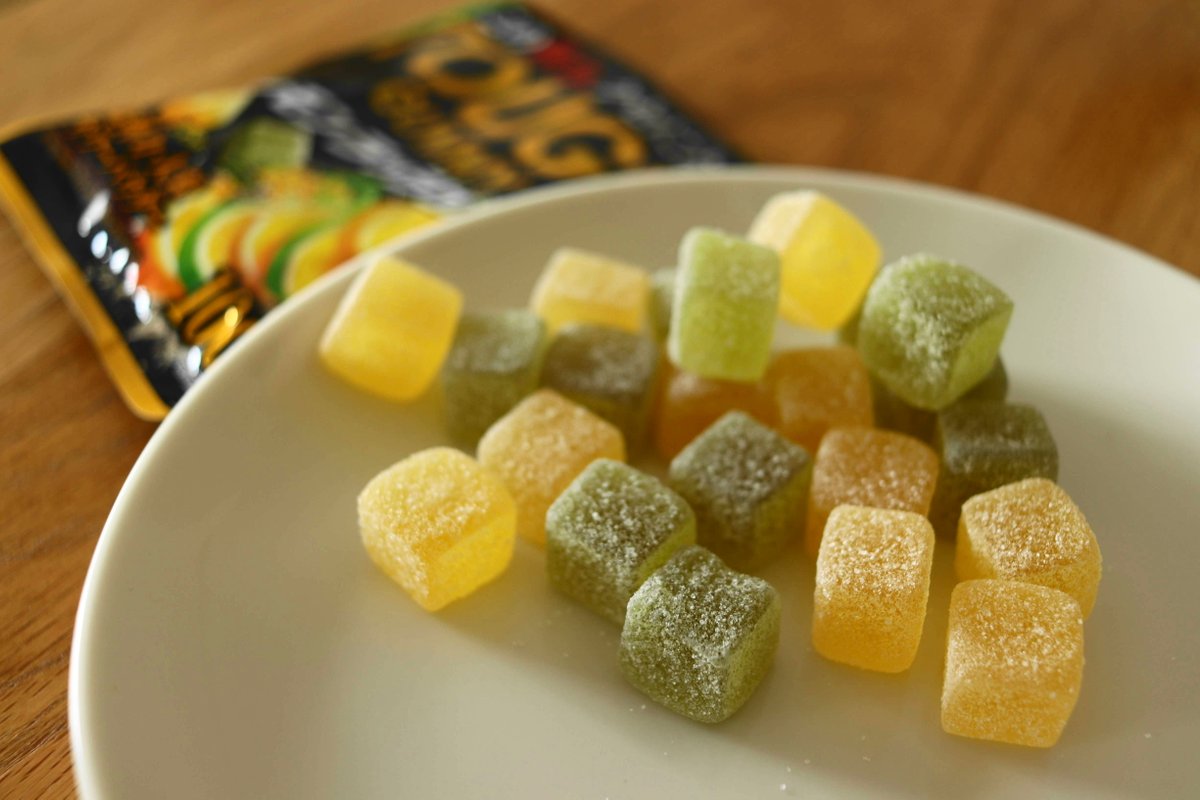 Blogummy's tweet photo. 🍋🍋🍋🍋🍋🍋🍋🍋
タフグミ　レモンラッシュ
🍋🍋🍋🍋🍋🍋🍋🍋

パッケージだけ見たらめちゃくちゃ酸っぱそうですが、実際はほどよい酸味で食べやすいです。

商品名、何で「タフグミ　デュアルパンチャー　レモン&amp;レモン」にしなかったんだろ。

https://t.co/Yxz2dFasLO

#日本グミ協会
#タフグミ https://t.co/jedXf9SeKT