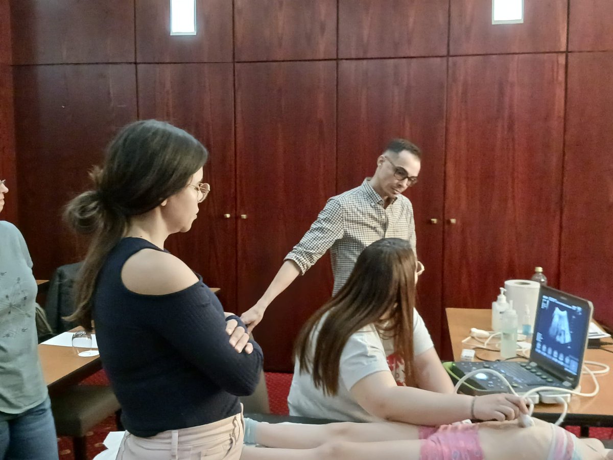 SIEC_ecografia's tweet photo. El curso de ecografía pediátrica 👶 iniciación impartido por los doctores @Tito05429765 y Fernando Treserras en Madrid fue un éxito. Los participantes salieron satisfechos con su nuevo conocimiento. ¡Mejora tu práctica médica con nosotros! 📚👨‍⚕️👩‍⚕️ #ecografía #pediatría #formación https://t.co/wv8ljBWhTt