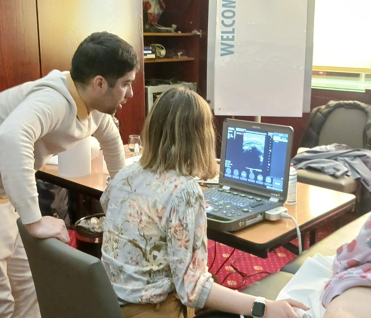 SIEC_ecografia's tweet photo. El curso de ecografía pediátrica 👶 iniciación impartido por los doctores @Tito05429765 y Fernando Treserras en Madrid fue un éxito. Los participantes salieron satisfechos con su nuevo conocimiento. ¡Mejora tu práctica médica con nosotros! 📚👨‍⚕️👩‍⚕️ #ecografía #pediatría #formación https://t.co/wv8ljBWhTt