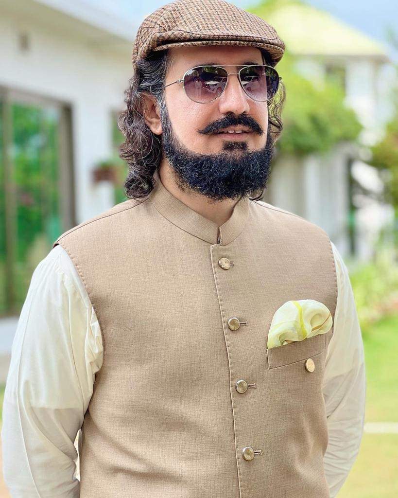 میری زندگی کا تجھ سے یہ نظام چل رہاہے .
ترا آستان سلامت مرا کام چل رہا ہے

#HBDSahibzadaSultan422