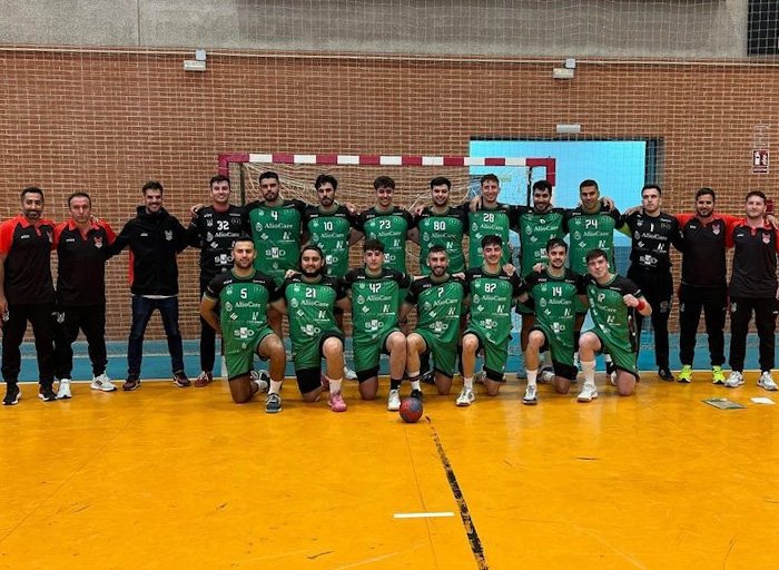 CoviranGranada's tweet photo. 🙌 El Domca @Cbmcgranada empieza la fase andaluza de ascenso con la primera victoria por 22-24 frente a @MaravillasBm tras remontar en la segunda parte.

👉 A las 18:30 horas, segundo partido 🆚️ @CBM_Aguilar. https://t.co/9Zt9Ck1PeJ