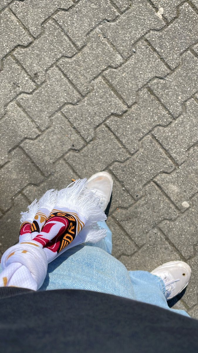 flooxyz's tweet photo. Geht los🖤💛 #sgdsvw https://t.co/VG6NPMNf04