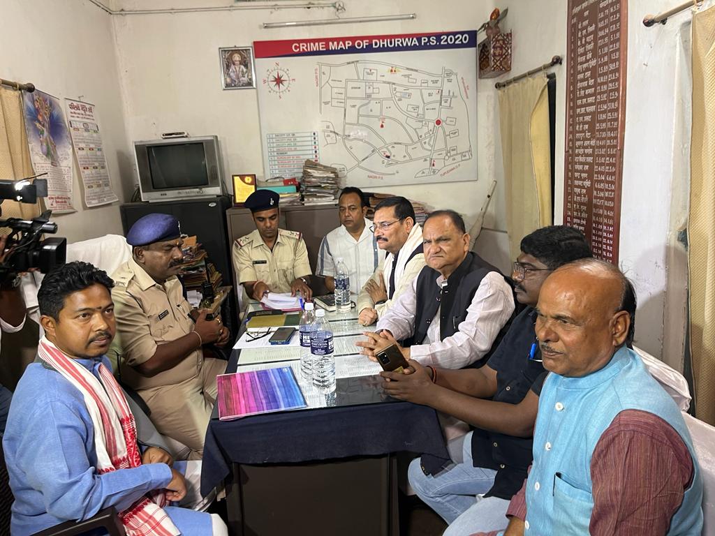 BJP प्रदेश अध्यक्ष दीपक प्रकाश सहित कई बड़े नेता पहुंचे धुर्वा थाना, इस मामले में..-Many big leaders including BJP state president Deepak Prakash reached Dhurva police station, in this case ..