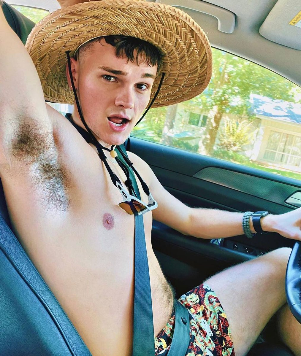 Hotdelnorte's tweet photo. Ahora un poema! 🤤😍🥵 para los amantes de las axilas peludas!! Con ganas de oler una axila de un hetero del gym 🔥🤤
#armpit #armpithair #armpitsniffer #armpitsmen  #armpitxpool #gay #axila #hetero #axiladehetero #bear #hairy #sovaco https://t.co/EKZ3nPO6HK