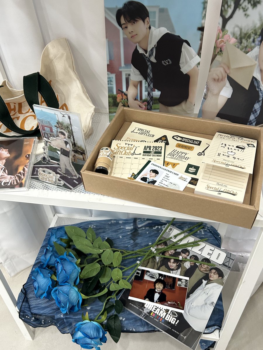 photobyjay's tweet photo. 📍홍대 카페 프레이밍

별을 좋아하는 이유가 있나요?
전 항상 그 자리에 있어서 좋아요
종성이라는 별도 항상 빛났으면 해

#우리가_본_종성이의_가능星 🌌 https://t.co/DAUuBdE2GI