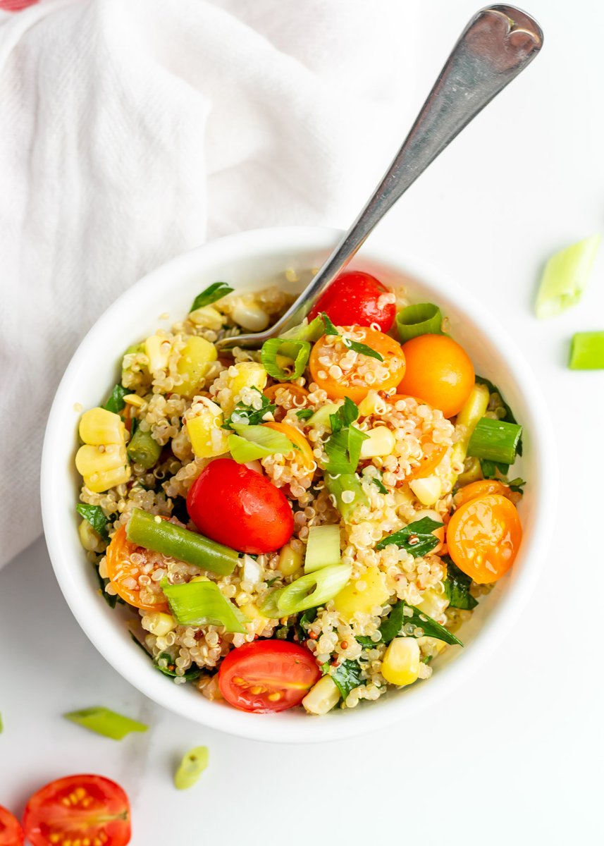 Vegan_with_Love's tweet photo. Quinoa Salad:
Cook quinoa & add red onions, chopped bell peppers, diced tomatoes, fresh cilantro. Dress w/olive oil, lemon juice, salt. Enjoy a tasty, vegan, protein-packed salad! #VRecipes #Vegan4Life #AnimalRights #HumanRights #VeggieLife #FriendNotFood #ItsEasy2BVegan #Vegan https://t.co/Hvv7vKevcY