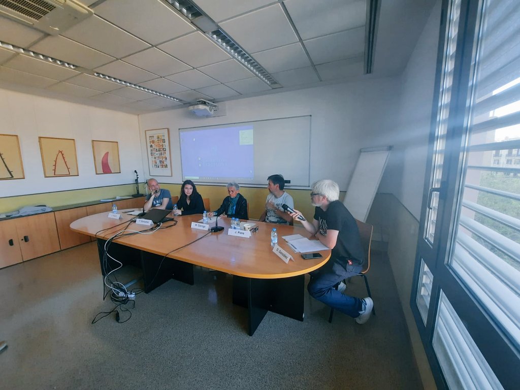 euromemories's tweet photo. ⚒️ La 2a sessió del seminari didàctic #FORCED "#Deportació i treballs forçats durant el 3r Reich: una perspectiva ibèrica" va començar ahir a la @UniBarcelona amb les presentacions de Jordi Pons, Marta Garriga, Tania González, i Jordi Algué 

ℹ️ https://t.co/poAN2LwS58 https://t.co/hcUKuZmHRt