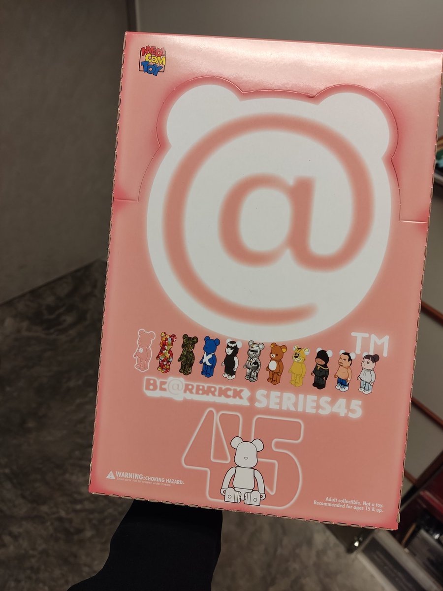 Blueshark3579's tweet photo. มาแล้วๆ BE@RBRICK กาชาปอง ไซส์100% SERIES 45
กล่องเล็กกล่องละ300฿ 
กล่องใหญ่ 24 ตัว 7,200฿
#Bearbrick #bearbrickseries45
#varintogether https://t.co/xs17O0pnbs