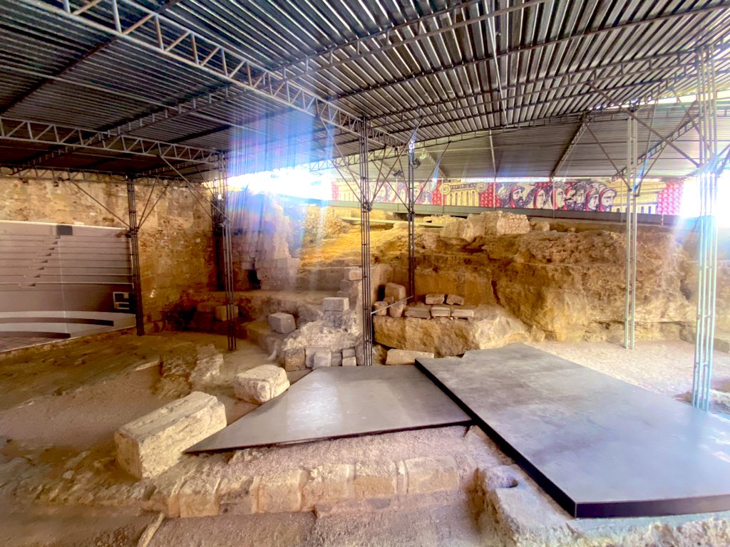 #RomanSiteSaturday 1st c Roman theatre in the heart of Lisbon. Thought to be constructed during Augustus reign &amp; renovated under Nero’s. It would have held ~5,000 spectators at the height of use. It fell into disuse around the 4th c, buried by an earthquake, &amp; rediscov in 1960s