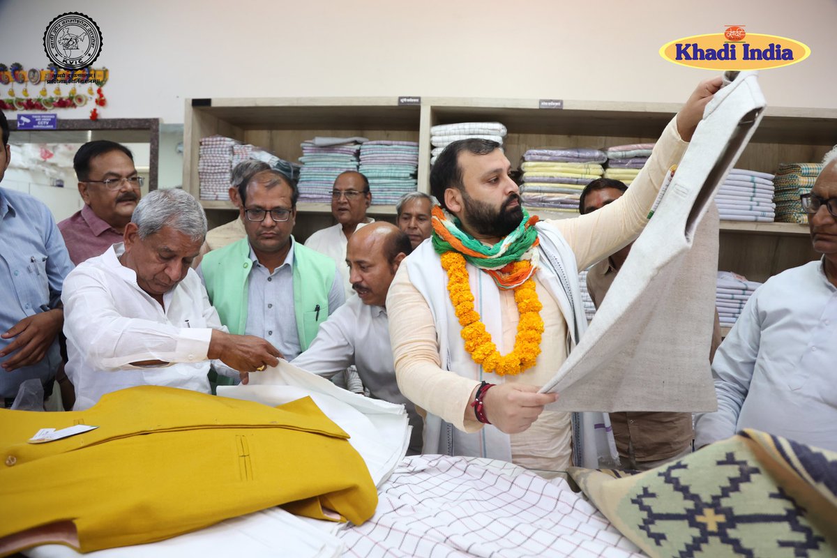 ChairmanKvic's tweet photo. Got an opportunity to visit Khadi Federation Bajaj Nagar, Jaipur &amp; interacted with locals to understand their working experience with the institution.

#khadi #kvic #khadiindia https://t.co/d8pFdFWomw