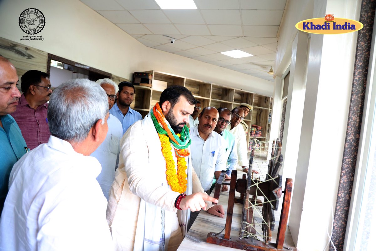 ChairmanKvic's tweet photo. Got an opportunity to visit Khadi Federation Bajaj Nagar, Jaipur &amp; interacted with locals to understand their working experience with the institution.

#khadi #kvic #khadiindia https://t.co/d8pFdFWomw
