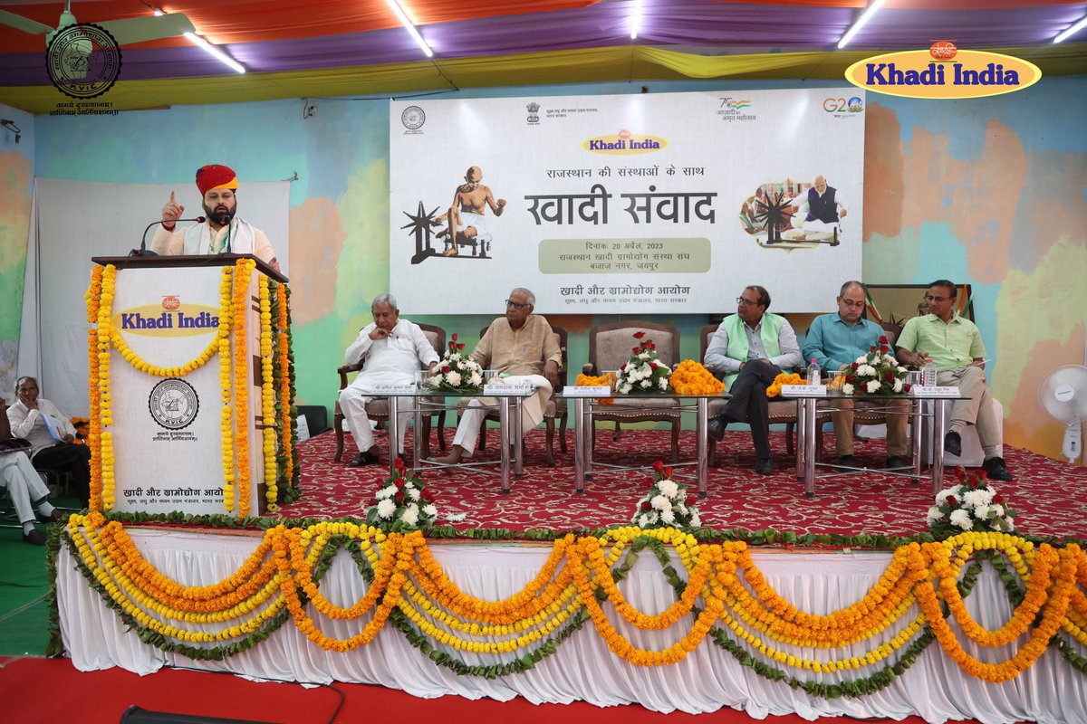 ChairmanKvic's tweet photo. Addressed Khadi Samvad &amp; discussed about the changes required for the development of artisans community there.

#khadiindia #kvic #khadi https://t.co/nlEVTXvitG