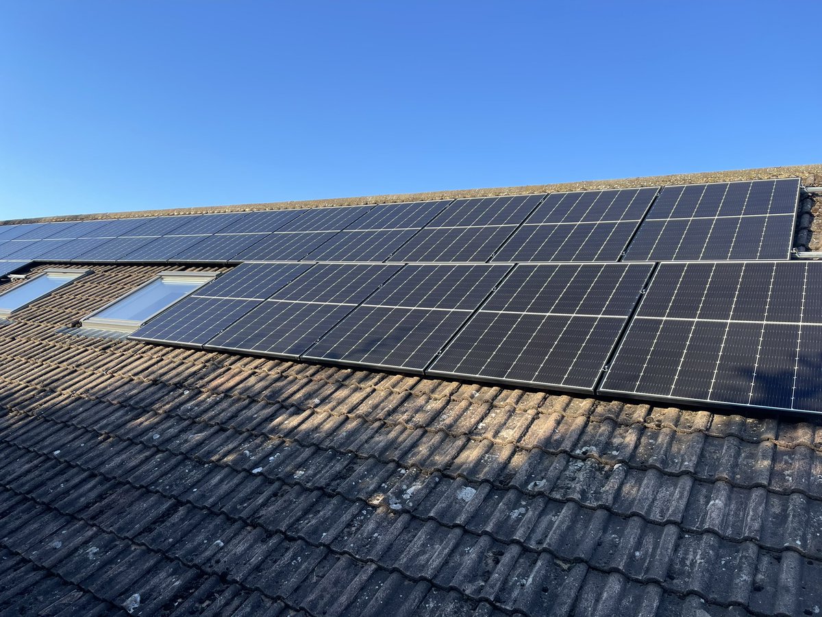GJElectrical's tweet photo. 24 solar panels and 19KW of battery storage installed in #northampton means this property uses almost zero peak rate electricity, on average just 50p. #green #GreenEnergy #saving #electricity #electrician #solarenergy #solar #battery #storage #impressive #Northamptonshire https://t.co/kPsSGF6Y04