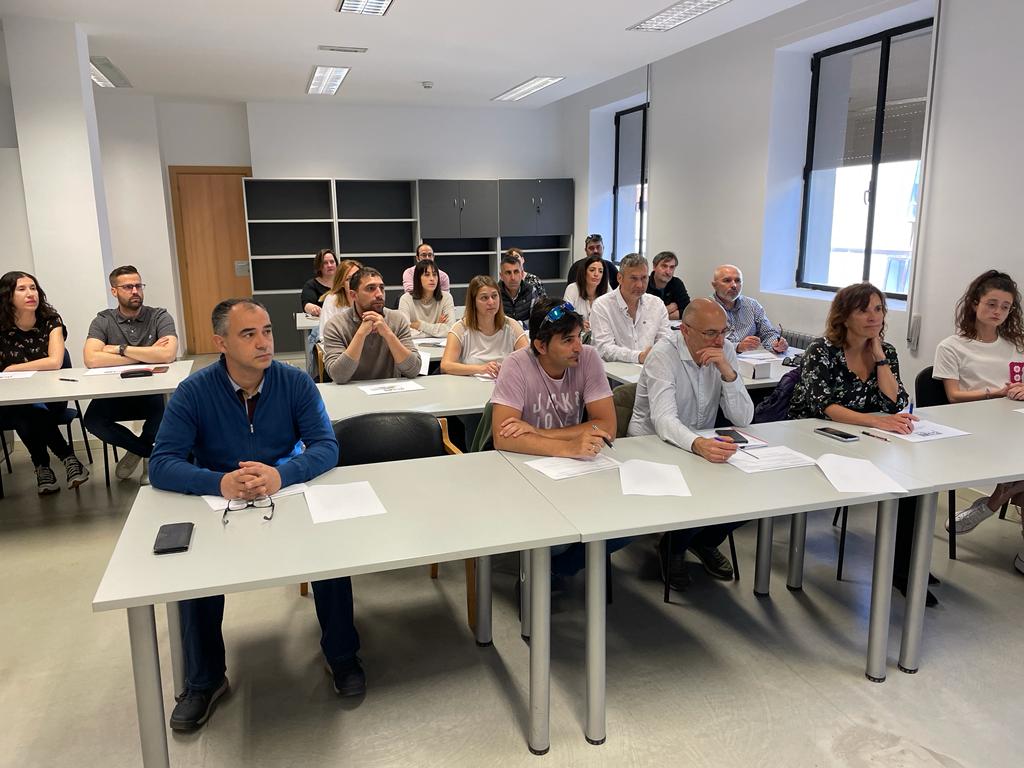 lorenzorios_ugt's tweet photo. Itinerario de formación sindical ,
Organizado por responsable sector Auto Fica UGT Navarra Ángel Valencia , impartido por nuestra abogada sindicalista Soraya.
Gracias a nuestros delegad@s por asistir
Fica UGT Navarra Abril 23 https://t.co/QENUGUf6Js
