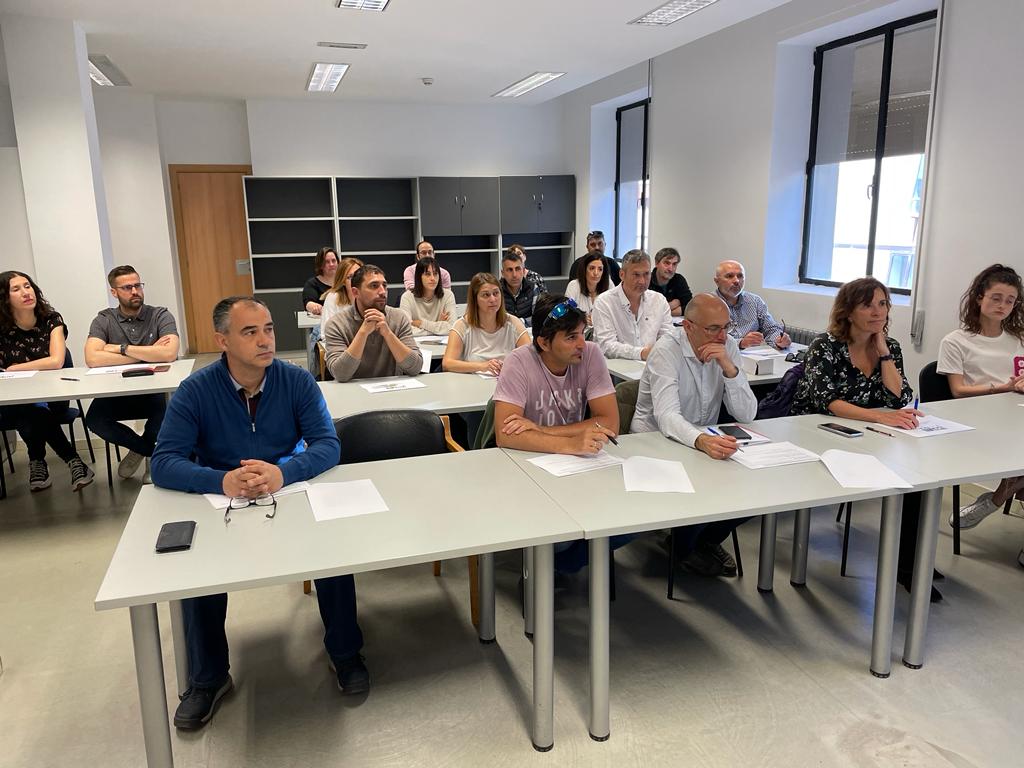 lorenzorios_ugt's tweet photo. Itinerario de formación sindical ,
Organizado por responsable sector Auto Fica UGT Navarra Ángel Valencia , impartido por nuestra abogada sindicalista Soraya.
Gracias a nuestros delegad@s por asistir
Fica UGT Navarra Abril 23 https://t.co/QENUGUf6Js