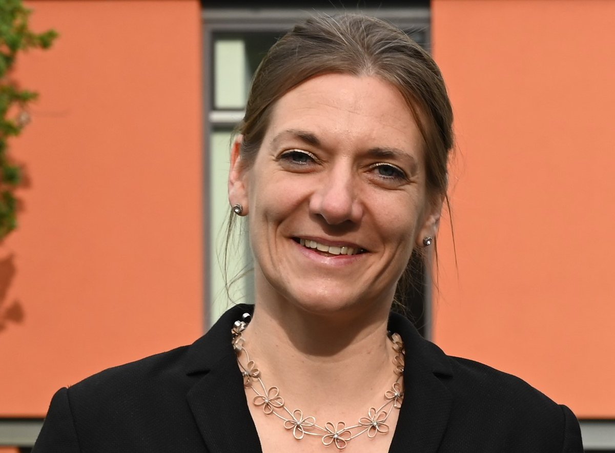 sonntagticker's tweet photo. Schnell und überzeugend: Die Synode der @ekbo_de hat heute Sachsens #Diakonie-Vorständin Viola Vogel als künftige Konsistorialpräsidentin gewählt. #evlks https://t.co/XV9HWCiHQG https://t.co/9NglYAVxmB