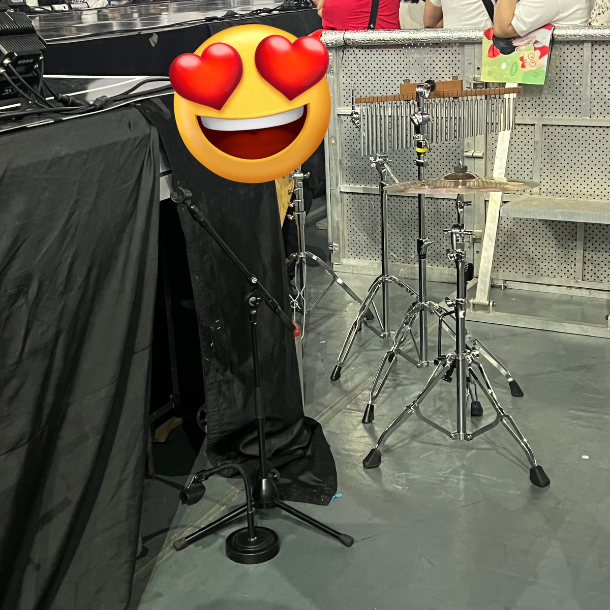 rollroll_walwal's tweet photo. ??? 돌출드럼 오는거야??? https://t.co/kq25GacoAe