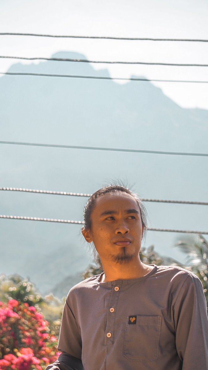 NurChimo's tweet photo. Just a random pic on 1st raya~ 

#love #instagood #photooftheday #fashion #trending #explorepage #viral #tbt #like4like #followme #picoftheday #follow #me #selfie #summer #art #instadaily #friends #repost #nature #trendingnow #fun #style #smile #food #instalike #EidMubarak2023 https://t.co/kKsQk0cUk4