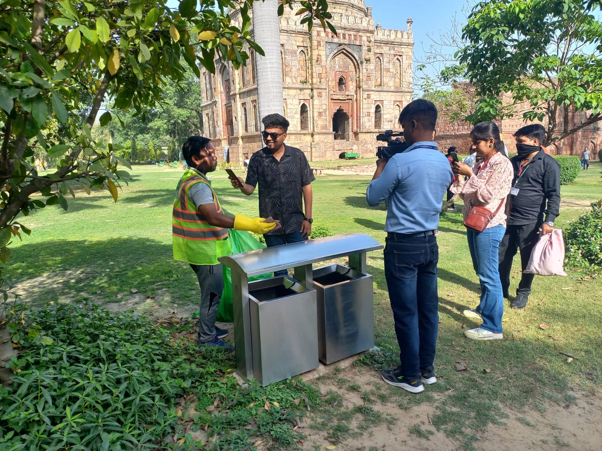 tweetndmc's tweet photo. RJ of @FeverFMOfficial creating awareness about #SwachhSurvekshan2023 & getting feedback from citizens regarding initiatives by NDMC to achieve the goal of Swachh Bharat Mission at Lodhi Garden, New Delhi.
#G20India
#WorldEarthDay
#BanonSingleUsePlastic
@DeepaAthlete https://t.co/OpudwcrZVm
