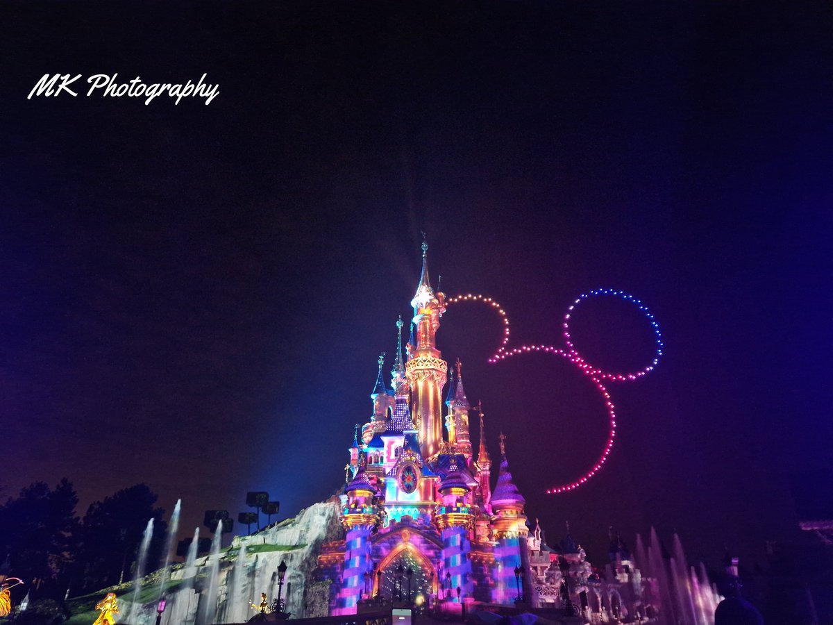 Captured by me 📱📷
@DisneylandParis
🌌🎡🏰
#DisneylandParis #Disney  #DisneylandParis30 #Disneyland 
#DisneyParks 
#Magic #Show 

#500pxrtg 
#_photographers_club_ #bns_landscape #raw_alltrees #bestnatureshot 
#planet_earth_shots
#photography #Instagram #instaphoto #picture
