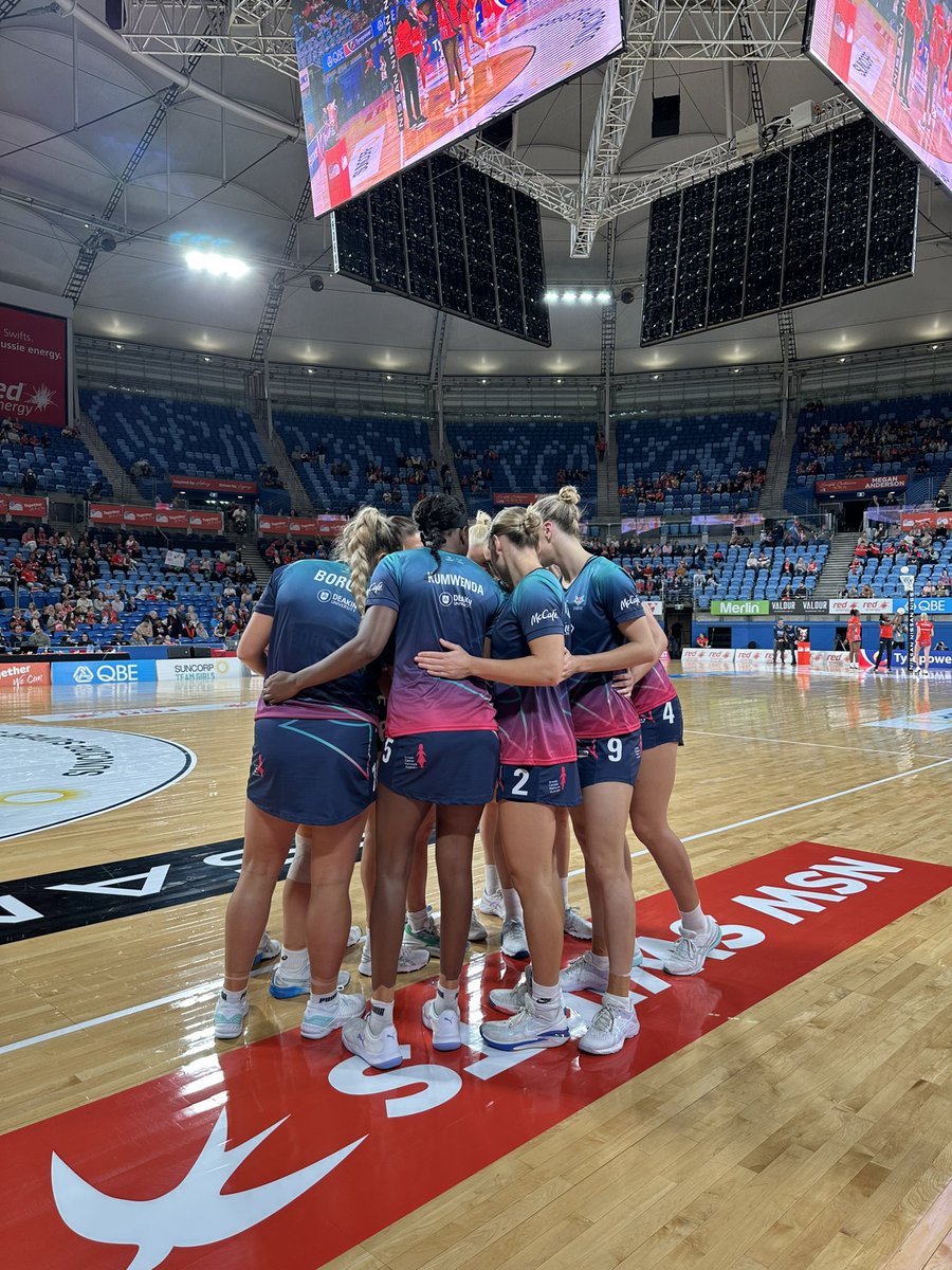 MelbourneVixens's tweet image. Time to light up KRA 🤩 under 30 minutes til the centre pass!

Starting 7:
GS - Kumwenda
GA - Austin
WA - Watson
C - Moloney
WD - Eddy
GD - Weston
GK - Lewis
INT - Borger, Mannix, Mundy

Watch live on @foxtel and @kayosports Freebies! 📺 netb.al/VixKayo

#SWIvVIX