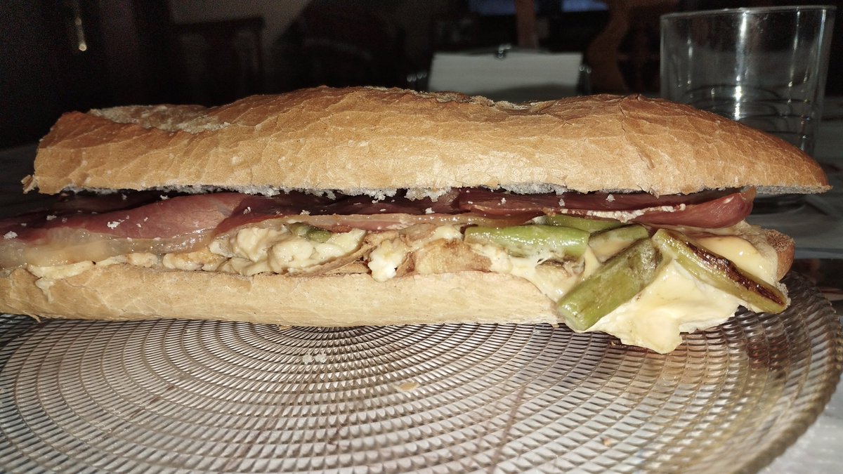 ChalsDisousa's tweet photo. Indicador del punt perfecte de la tortilla. https://t.co/VwHKDXDqj7