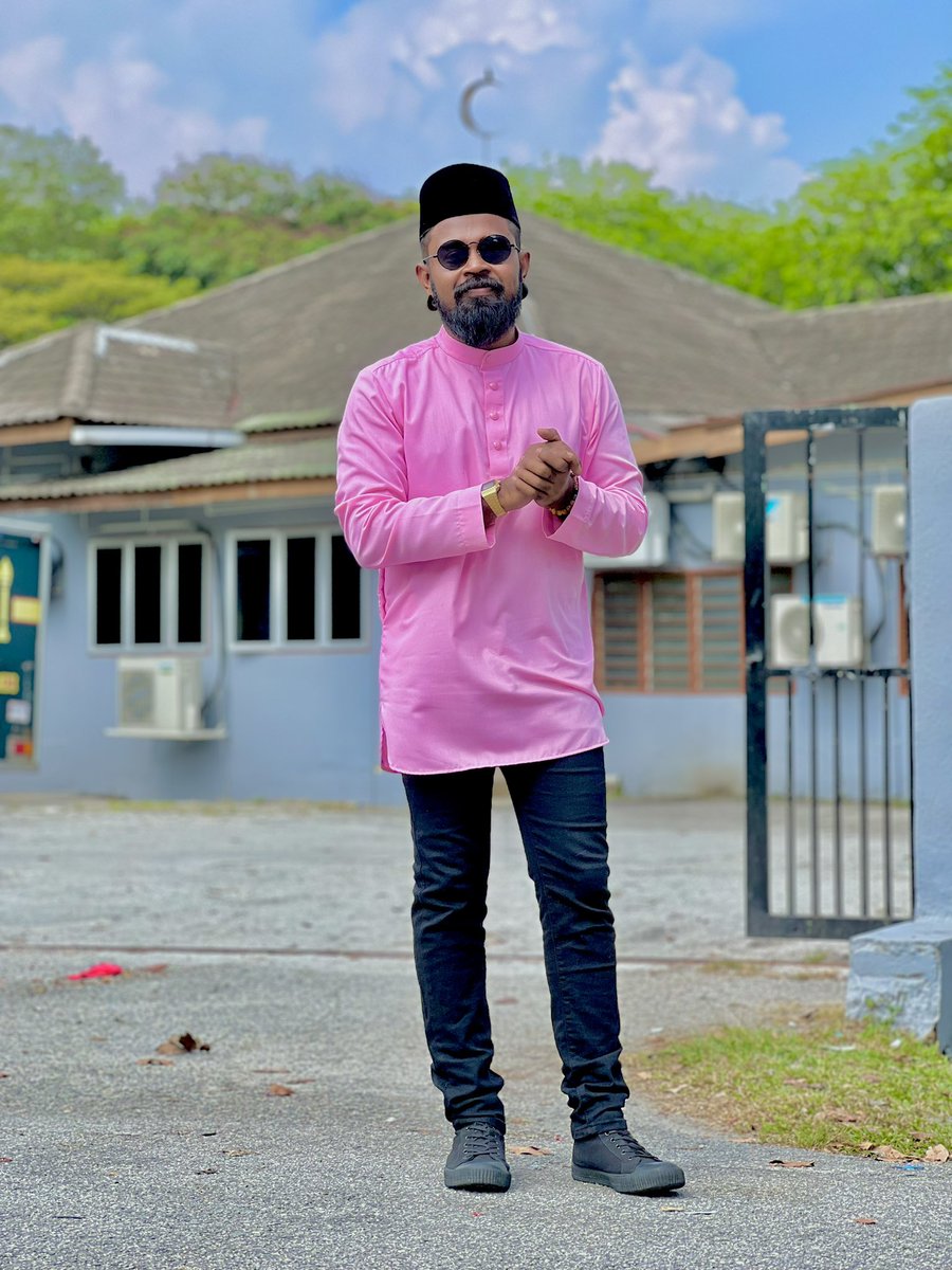 buggimaans's tweet photo. “Bila baring terus terlelap,
jangan sampai tidak bangun pagi,
jika ada salah dan silap
jangan simpan di dalam hati” ❤️

Selamat Hari Raya 🌙
Love Y’all ❤️🫰

#buggimaan #buggimaanism https://t.co/PZX1PpouAv