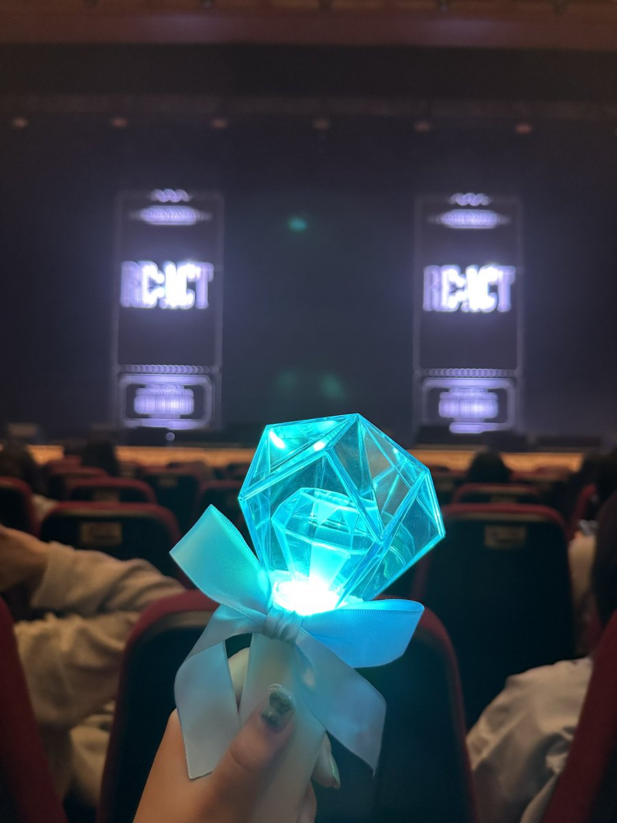 miwoo_mbb's tweet image. 균아....선배님 좀 보고 올게...