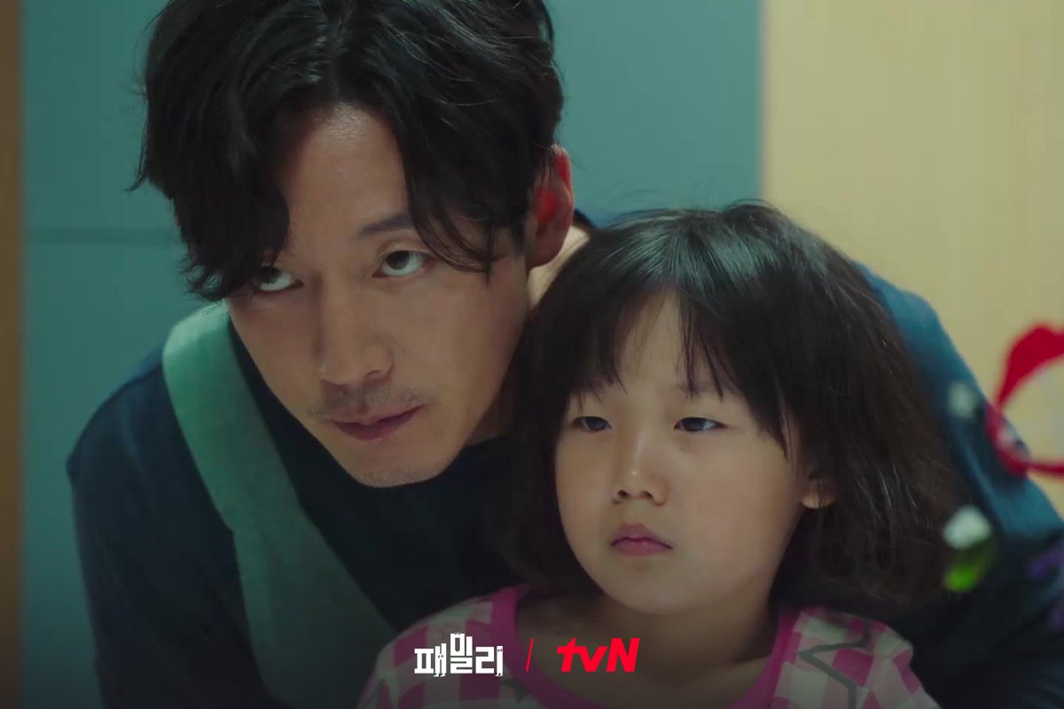 kikikanata's tweet photo. New pics from ep. 3 #Family drama #JangHyuk https://t.co/a5Ia1JmKN4