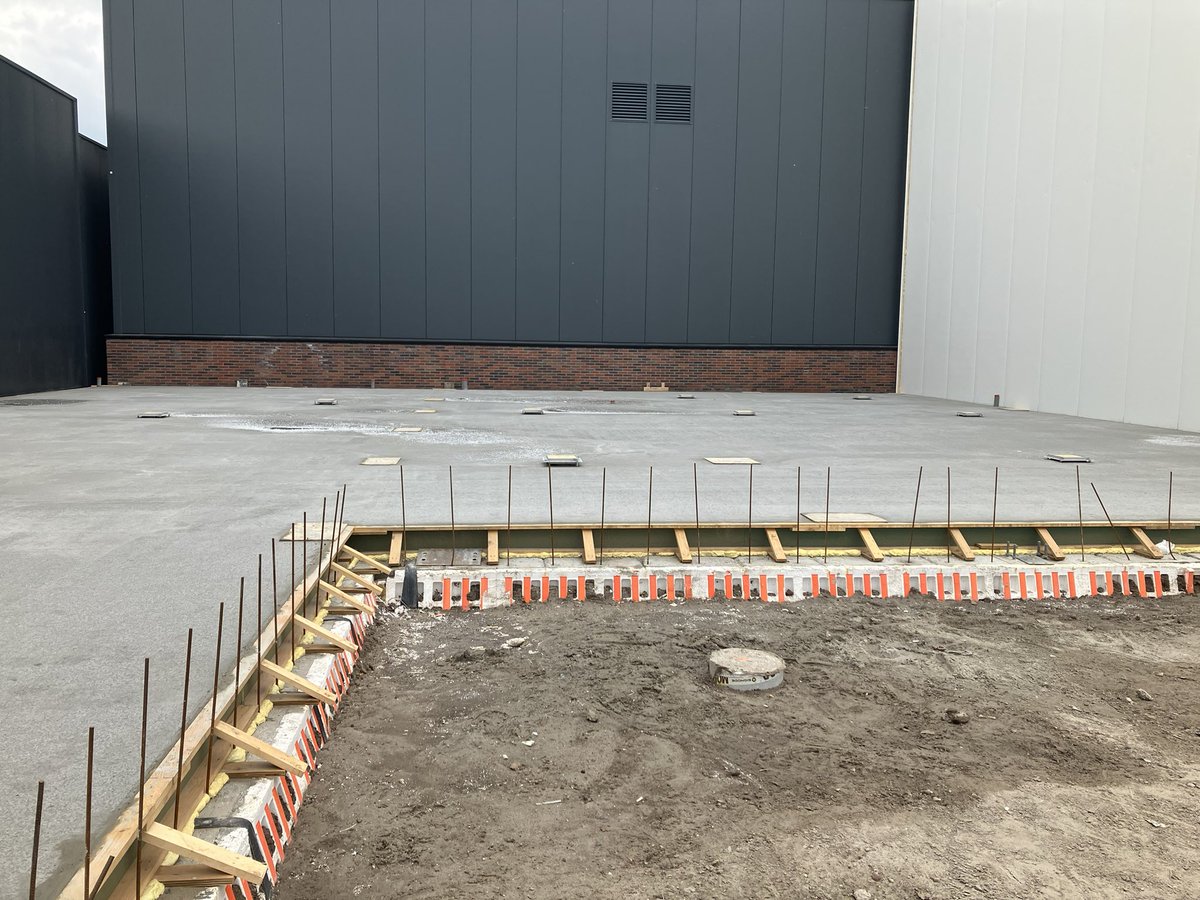 CHKBouwBV's tweet photo. Deze week vloer fase 2 stort gereed gemaakt en ook gelijk weer 90 m3 beton gestort ✅. #weermooigelukt. Bij Muijs Seafood https://t.co/a4tqfJu9EF