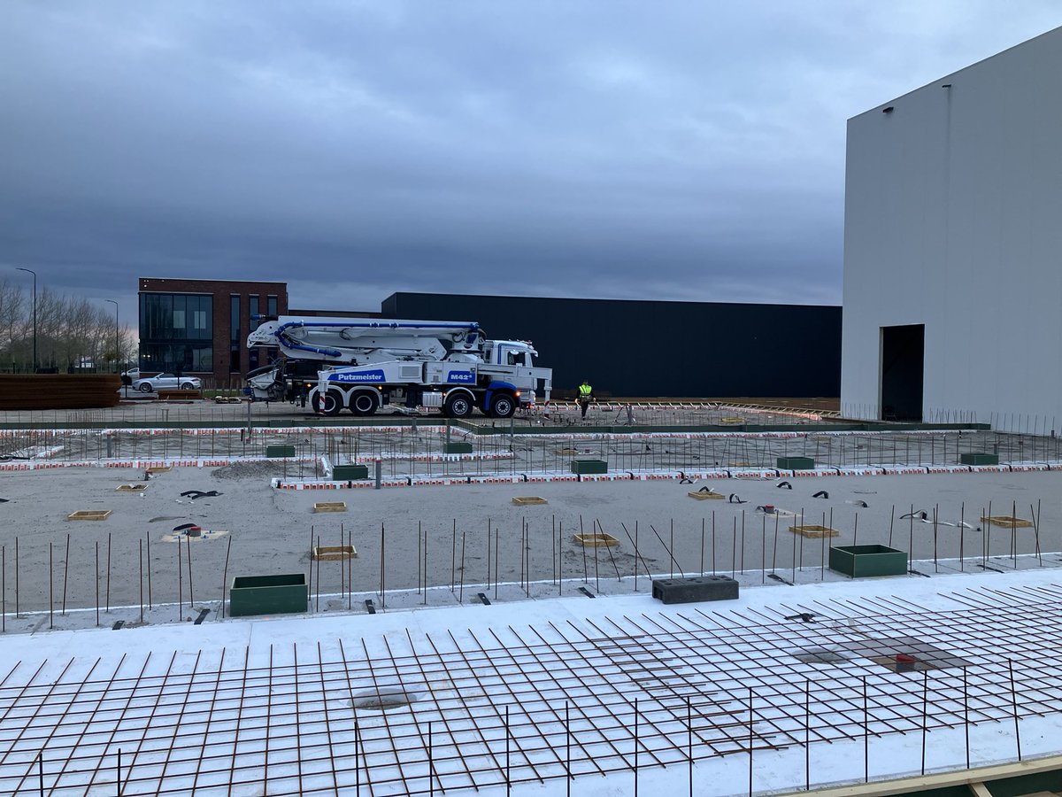 CHKBouwBV's tweet photo. Deze week vloer fase 2 stort gereed gemaakt en ook gelijk weer 90 m3 beton gestort ✅. #weermooigelukt. Bij Muijs Seafood https://t.co/a4tqfJu9EF