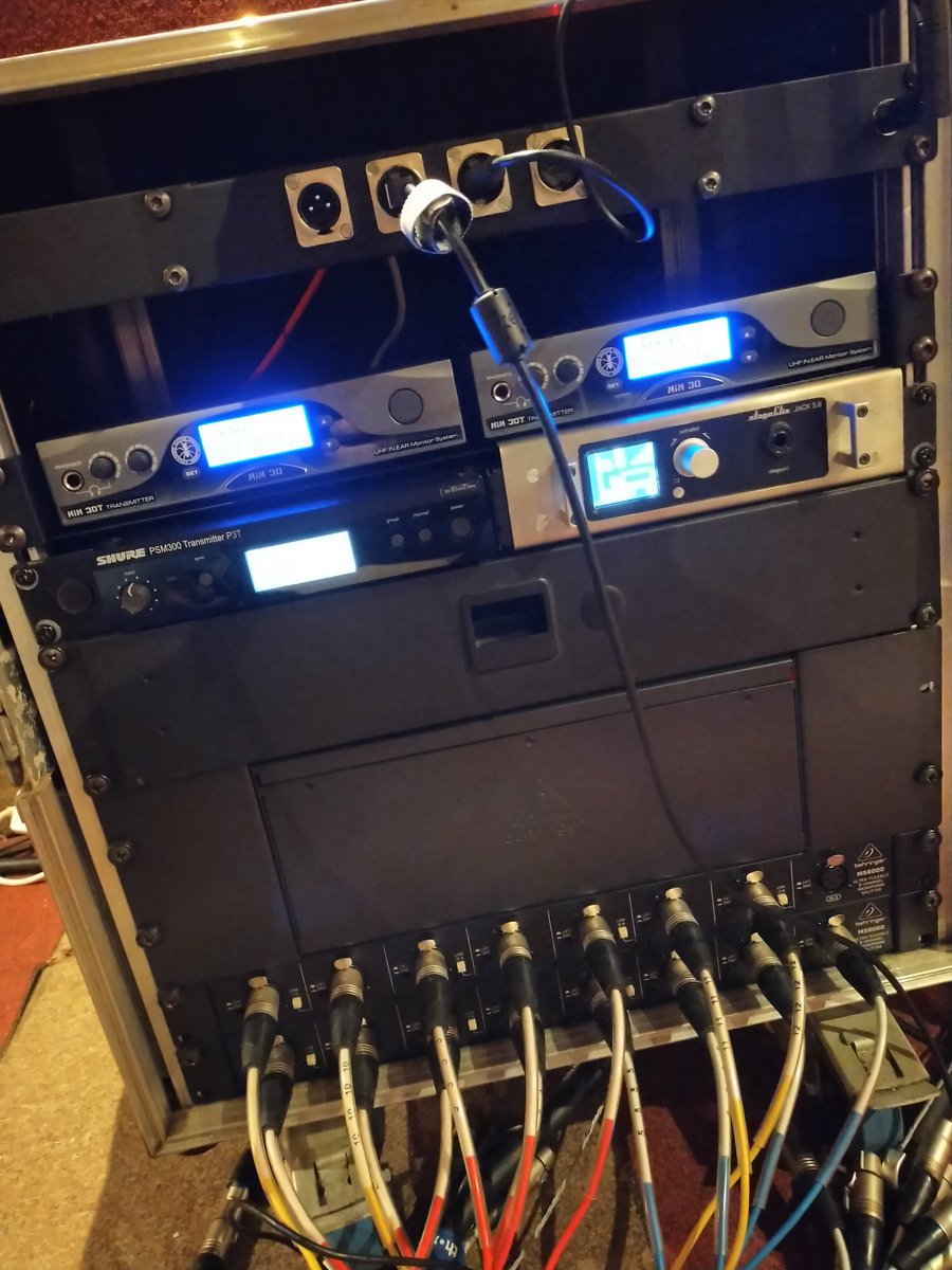 Building our on stage in-ear monitor rack is almost done 🤘🏻😁
.
.
#shure #stageclix #mim30 #xr18 #wireless #nemq #progrock #band #progmetal #ms8000 #behringer #nicerack #kabelsalat