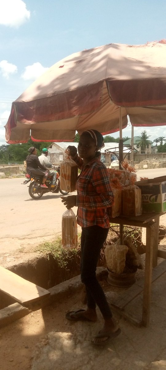 Aduragbemi52's tweet photo. Good day ma @MensahEstherOmo  please ma am a student of ACE Ondo, I sell bread on the road and do house cleaning to pay my fees , please ma I need help with getting a container that I can be putting my goods when I go for lectures because of rain. Please ma anything to help https://t.co/TgsNawzFqv
