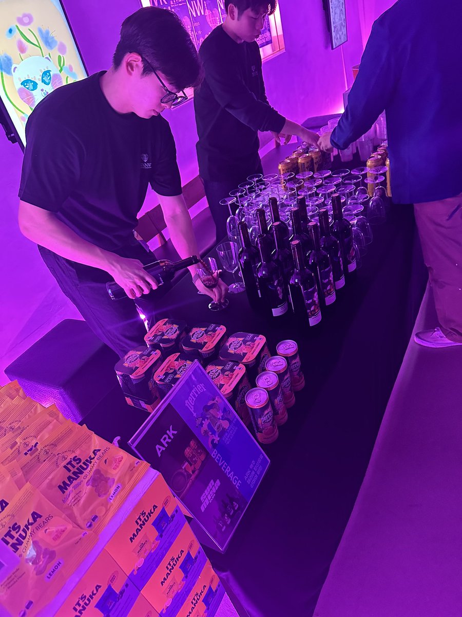 u24_yoo's tweet photo. #wknw #openingparty 감사하고 또 감사합니다 🎀 love u 🥹❤️ https://t.co/V8nQOUbaja