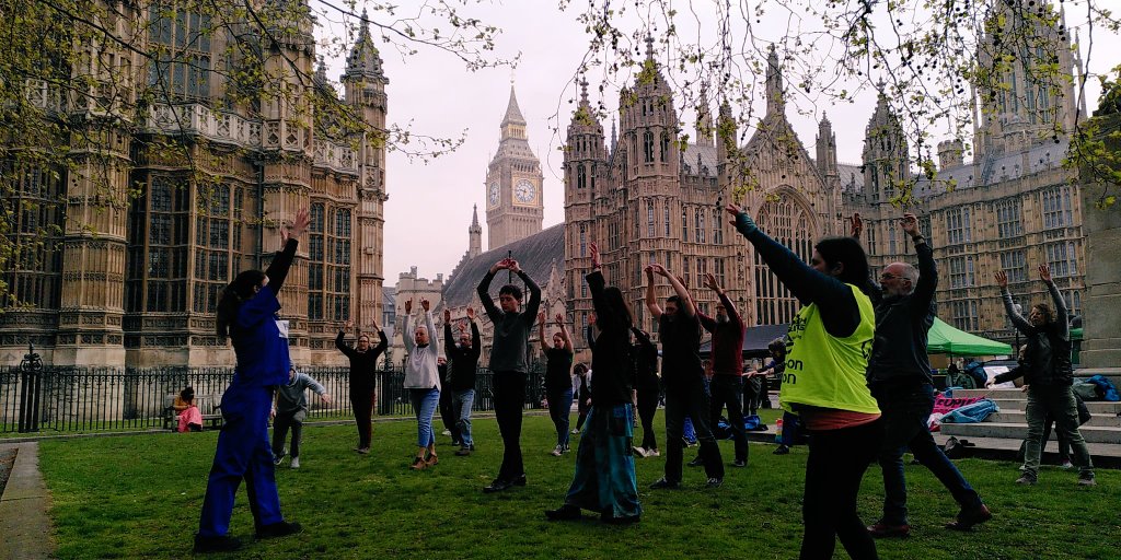 physio_declares's tweet photo. Starting our day of activism with what Physiotherapists do best - EXERCISE. Exercise in green spaces had a huge amount of cyclical benefits- better health mentally and physically - therefore less healthcare interventions needed and less carbon intensive 
#healthypeopleandplanet https://t.co/YgSh75E3tv