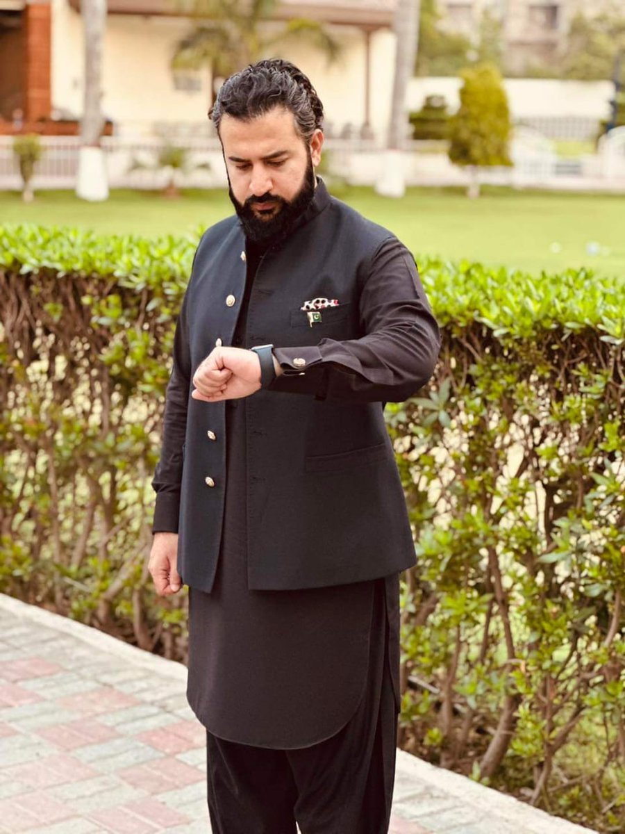 خانوادہ حضرت سلطان باہو رح جانشین سلطان الفقر حضرت سلطان محمد علی صاحب سرپرست اعلیٰ اصلاحی جماعت و عالمی تنظیم العارفین و شہزادگان 
Happy 422
#HBDSahibzadaSultan422