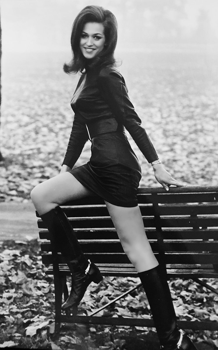 thevalerieleon's tweet photo. Happy Saturday everyone.  Spring is here so let's all #CarryOn smiling!  Love from Valerie xx https://t.co/CSuGj5c09D