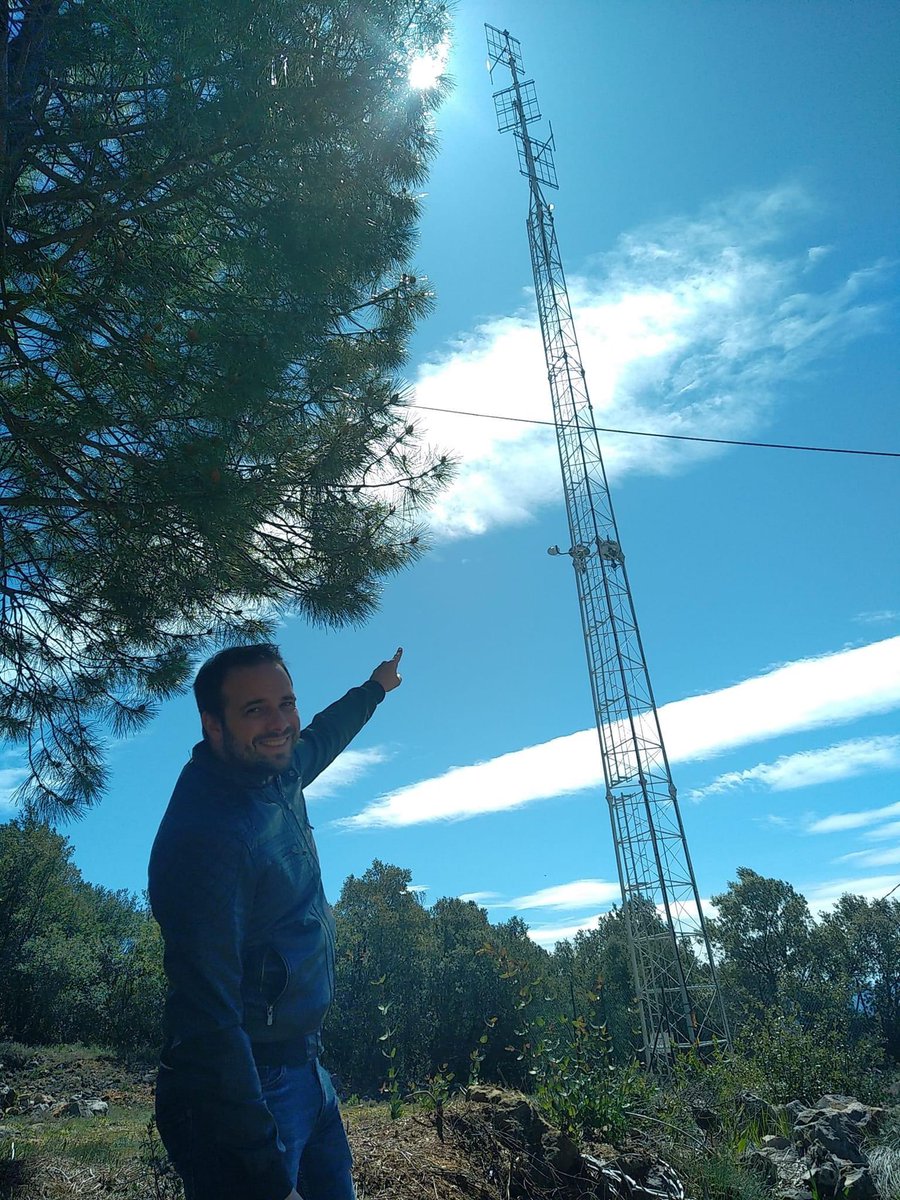 metropolradio's tweet photo. Que faites vous entre 12h et 14h ?
Nous nous faisons, de la maintenance sur nos émetteurs et des réglages sur le traitement de son. Métropole Radio , toujours plus proche de vous.
John et Bruno pour cette intervention pause déjeuner, non technique. https://t.co/Fg1T56qf29