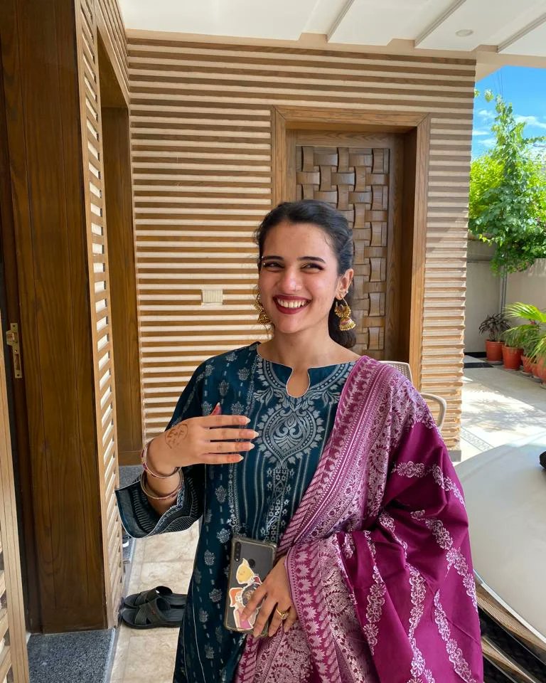 _fittaymu's tweet photo. eid ka chaand din mai nikal aya 🌙 https://t.co/9r0A4TYbRP