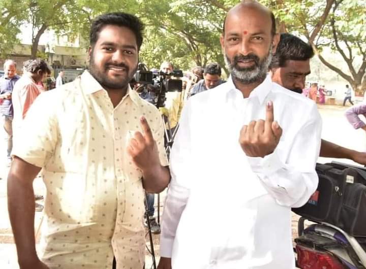 AseemuddinA's tweet photo. హ్యాపీ బర్త్డే కౌశిక్ బ్రదర్ 🥁🎁💐🎂🥁💐🎁🎂❤️ https://t.co/7Uvf9uxj5b