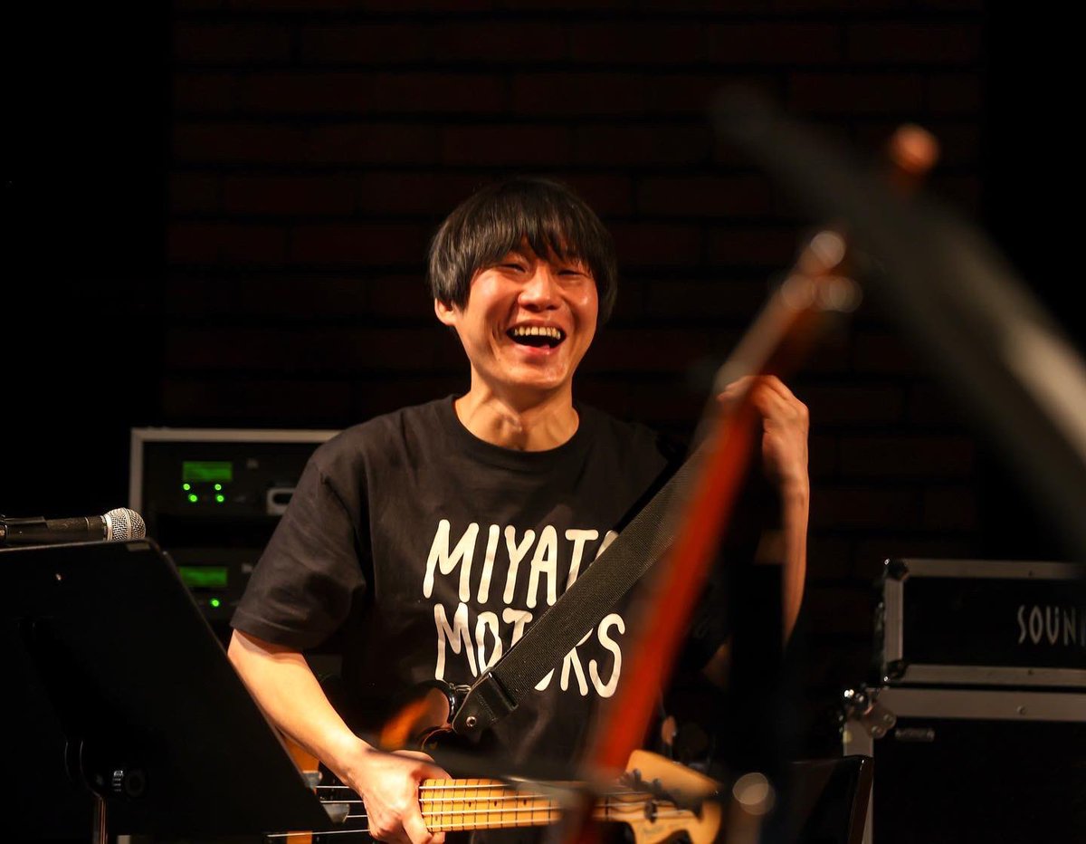 hanao_miyata's tweet photo. 花男band member

percussion竹村忠臣
@tadaomi75 

bass 佐々木ツヨシ @ts_bassist 

guitar そら坊　@tyz_sorabou 

guest guitar ムー @muuu_nothing 

Special thanks
トーキョータナカさん
（MAN WITH A MISSION）
@gaugaufukkou 

photo 濱田恭輔 @studiophoto11 
音響 田村大輔　@daisychain_4 https://t.co/AZ2ZkQV6Ki