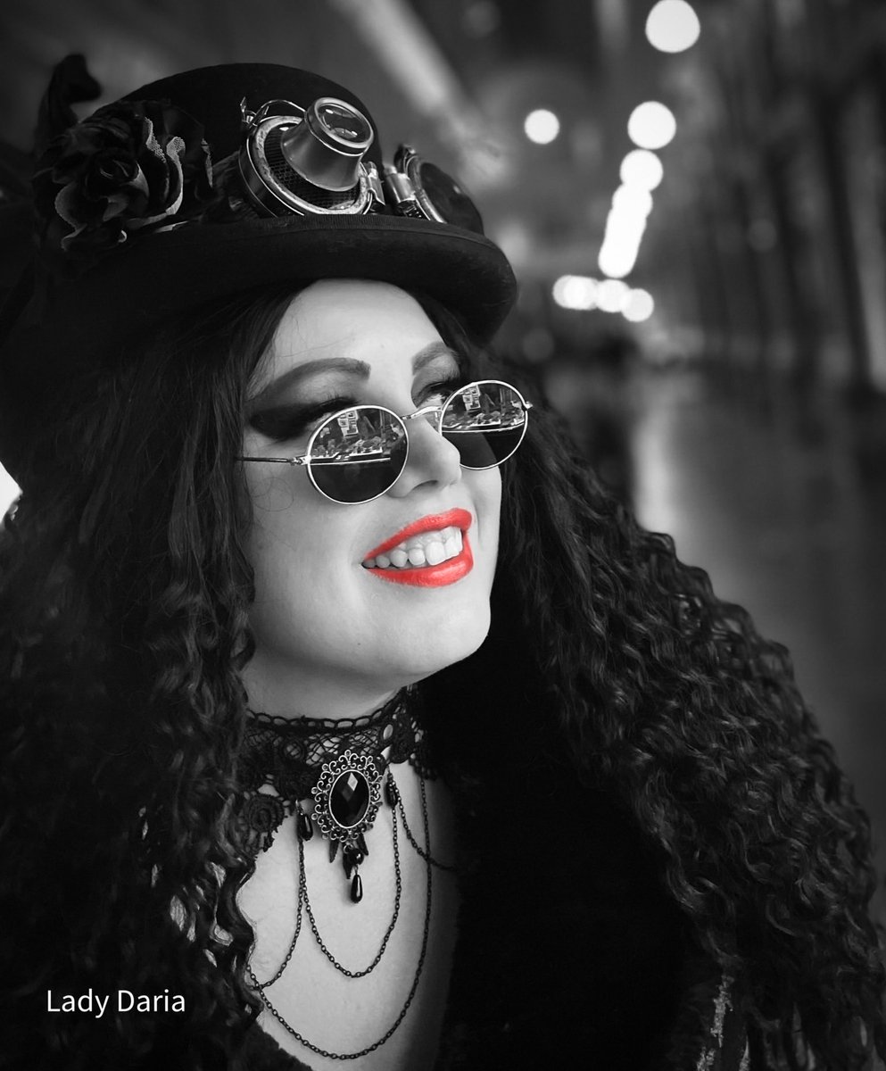 Lady Daria & Silver Fox tweet media