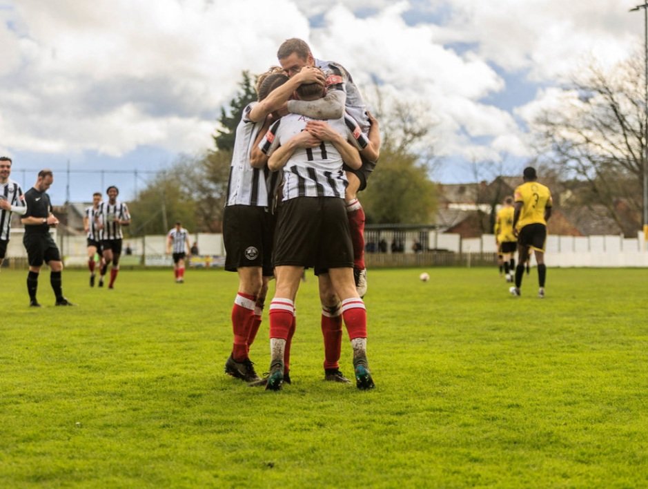 ACFC1916's tweet photo. 𝙈𝘼𝙏𝘾𝙃𝘿𝘼𝙔 💥

This one needs no introduction. We know what we have to do 👊🏁

Be loud, be proud. We'll see you in Stalybridge, Colls fans! 🥁📣

#PrideOfAtherton ⬛⬜ https://t.co/D6ihhClJiA