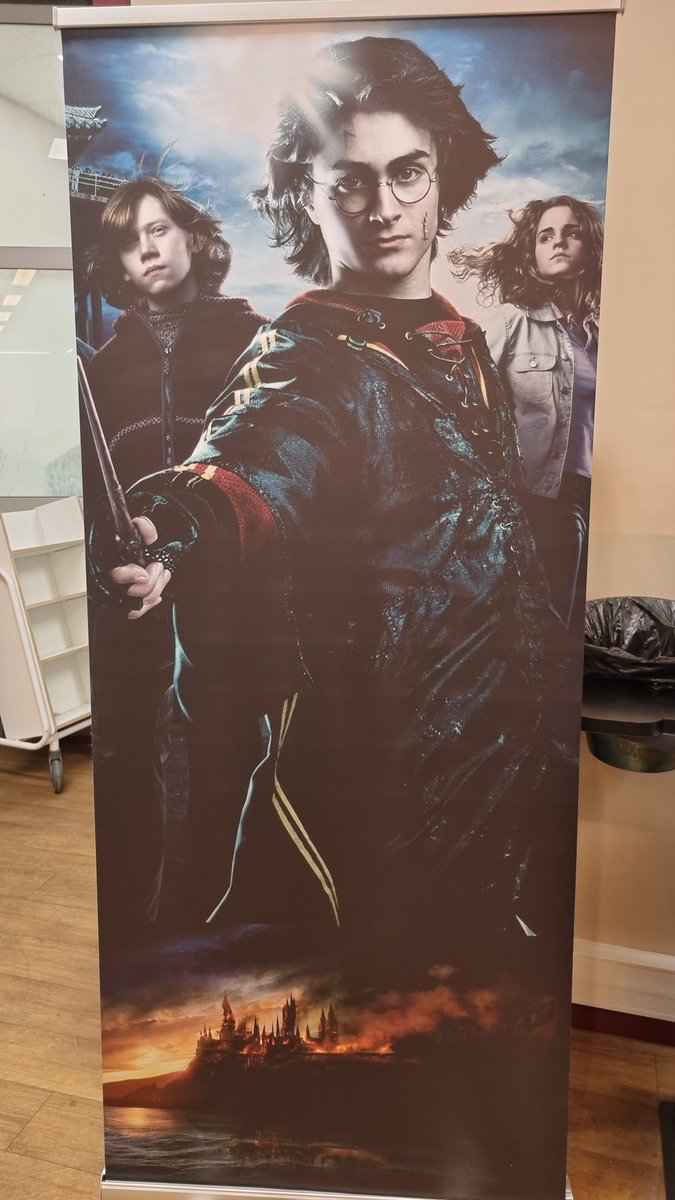 EddieJacquemart's tweet photo. Dans le cadre de la journée de la langue anglaise découverte de l'univers d'harry potter. Les équipes des bibliothèques  motivées pour accueillir les publics de tout âge. @lillefrance https://t.co/AW4rQ08DHX
