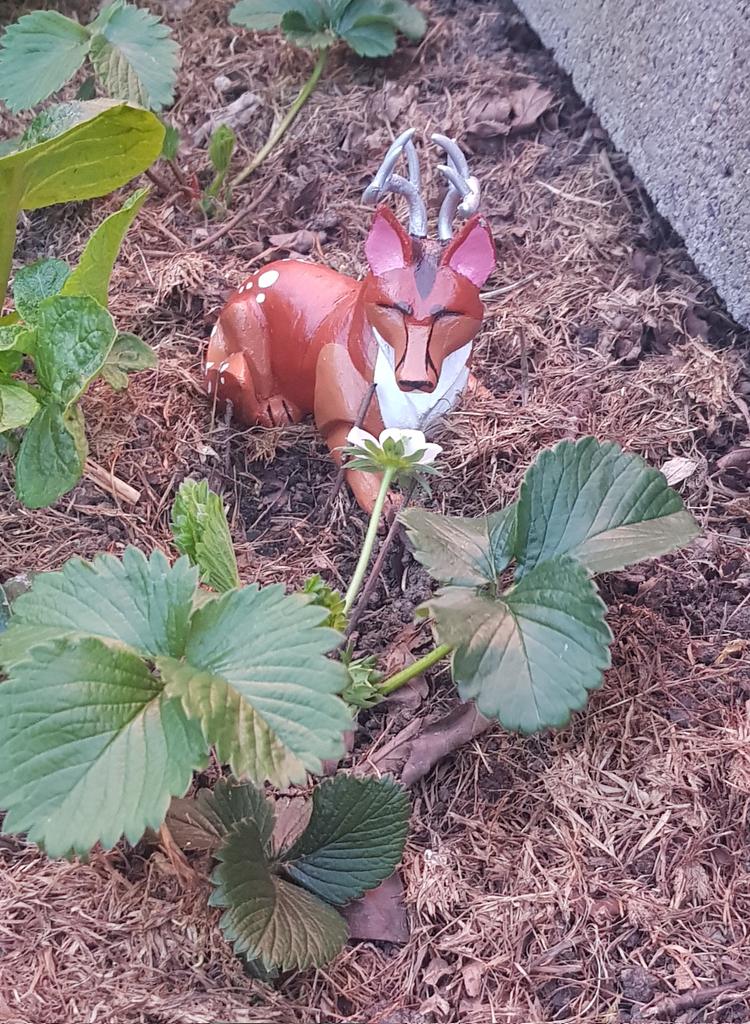 MutleyArts's tweet photo. Sometimes it's just nice to stop and smell the flowers 

Sculpture: @LadyNightLight https://t.co/xdykEE44wU