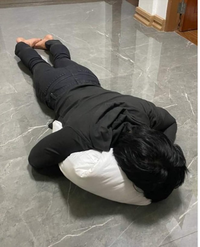 bertbaltazar's tweet photo. sleep position ng botomesa, true or false? https://t.co/Ki1gZqhBQg